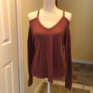 Shoulder cutout long sleeve